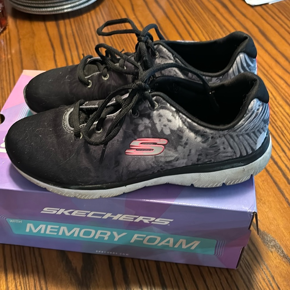 Skechers oasis wander shoes size 10